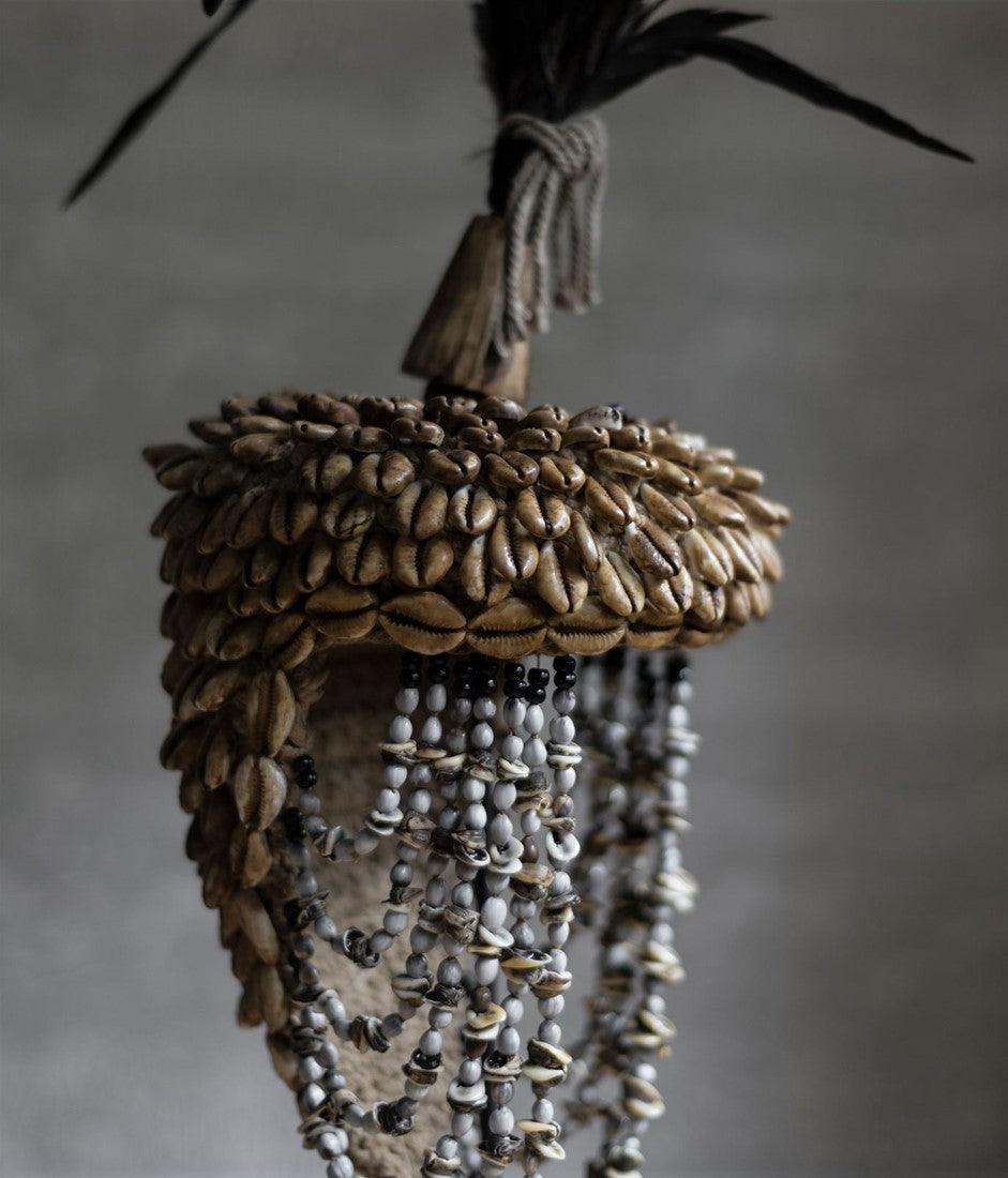 livinglovely.nl - Must Living Balinese Helm met Schelpen en Veren - Ornament - Must Living - livinglovely.nl