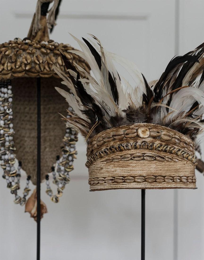 livinglovely.nl - Must Living Balinese Helm met Schelpen en Veren - Ornament - Must Living - livinglovely.nl