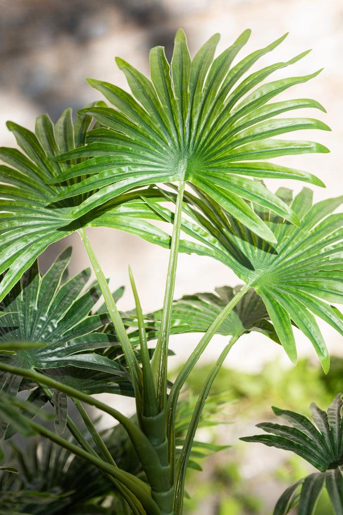 livinglovely.nl - Palmboom Fan In Pot Plastiek Groen - Kunstplant - J-Line - livinglovely.nl