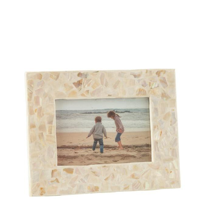 livinglovely.nl - Photoframe Nuye Shells/Mdf Ivory 10X15cm - Fotolijst - J-Line - livinglovely.nl