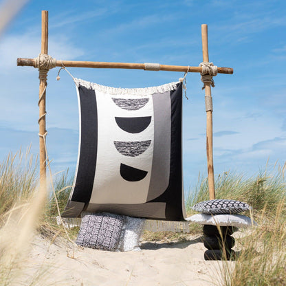 livinglovely.nl - Plaid Tokyo Poly White/Black - Plaid - J-Line - livinglovely.nl