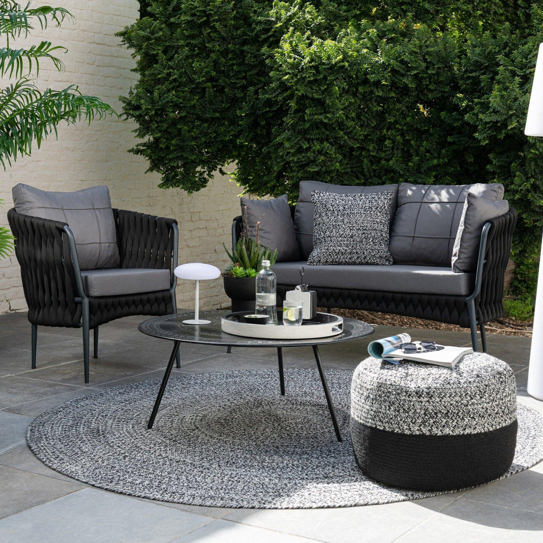 livinglovely.nl - Poef Miami Outdoor Streep Polyester Zwart/Wit - Poef - J-Line - livinglovely.nl