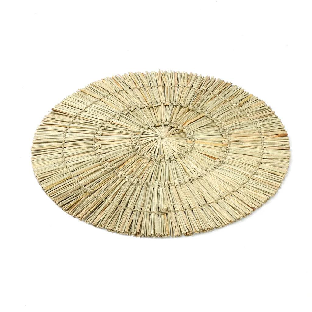 livinglovely.nl - The Alang Alang Placemat Rond Naturel - Placemat - Bazar Bizar - livinglovely.nl