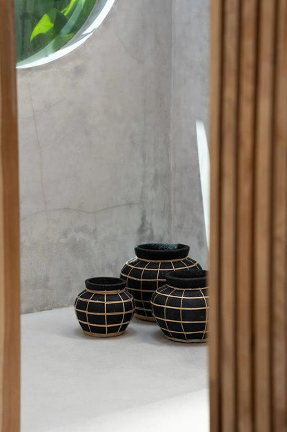 livinglovely.nl - The Belly Vase Black Naturel Large - Vaas - Bazar Bizar - livinglovely.nl