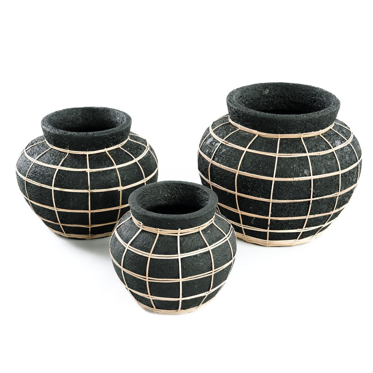 livinglovely.nl - The Belly Vase Black Naturel Large - Vaas - Bazar Bizar - livinglovely.nl