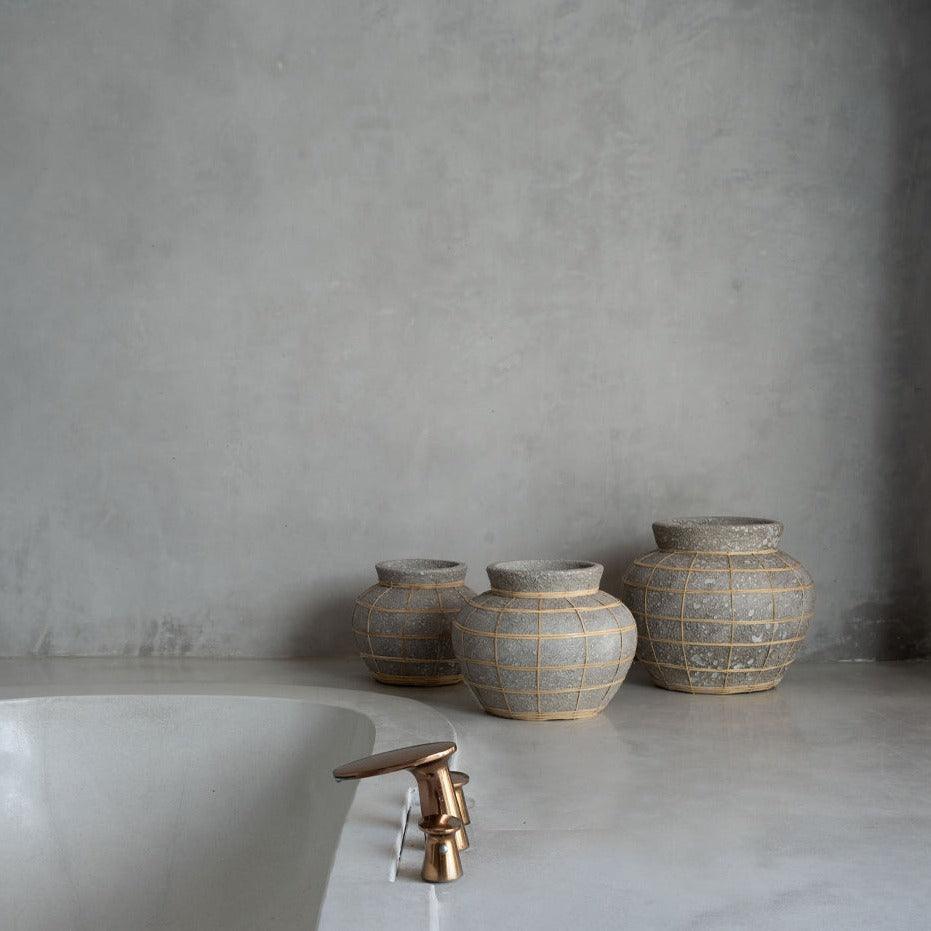 livinglovely.nl - The Belly Vase Concrete Naturel Large - Vaas - Bazar Bizar - livinglovely.nl