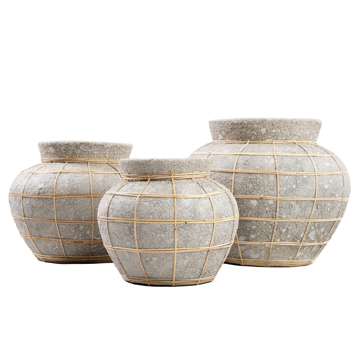 livinglovely.nl - The Belly Vase Concrete Naturel Large - Vaas - Bazar Bizar - livinglovely.nl