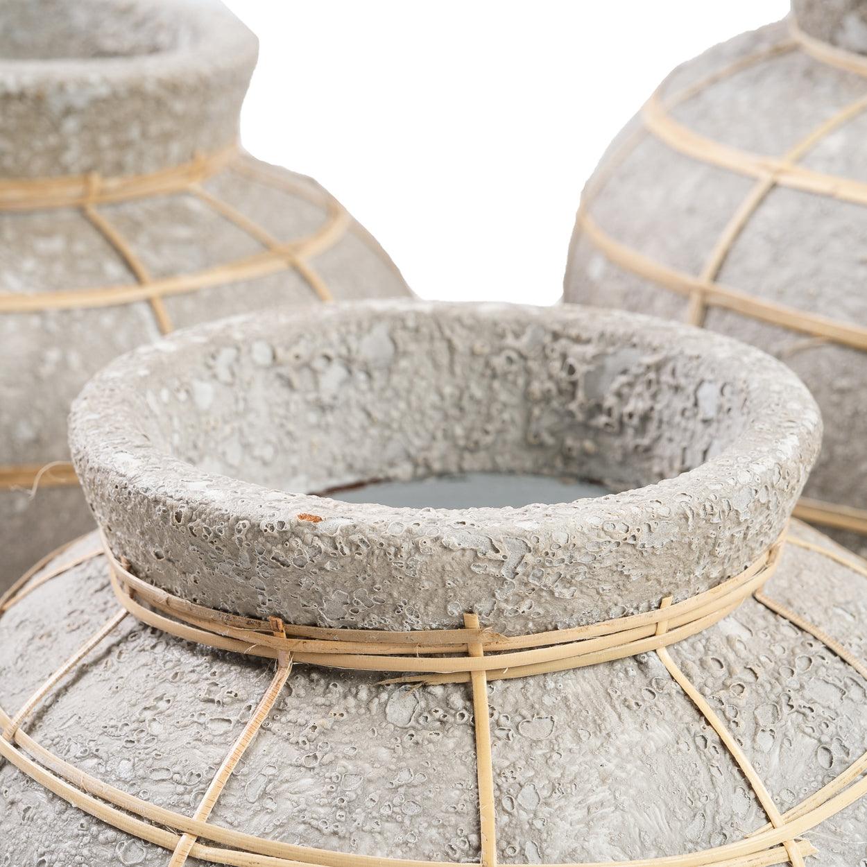 livinglovely.nl - The Belly Vase Concrete Naturel Large - Vaas - Bazar Bizar - livinglovely.nl