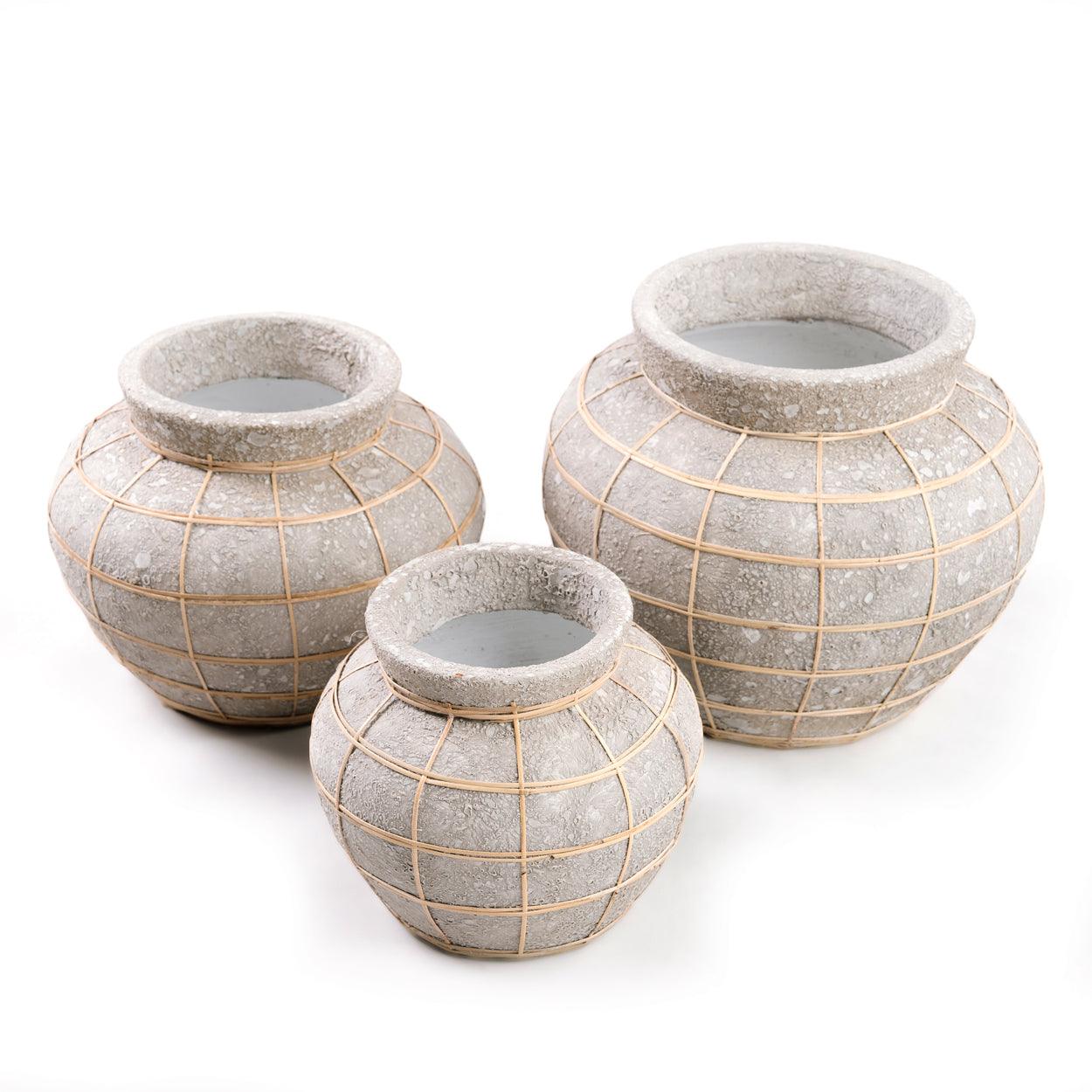 livinglovely.nl - The Belly Vase Concrete Naturel Large - Vaas - Bazar Bizar - livinglovely.nl