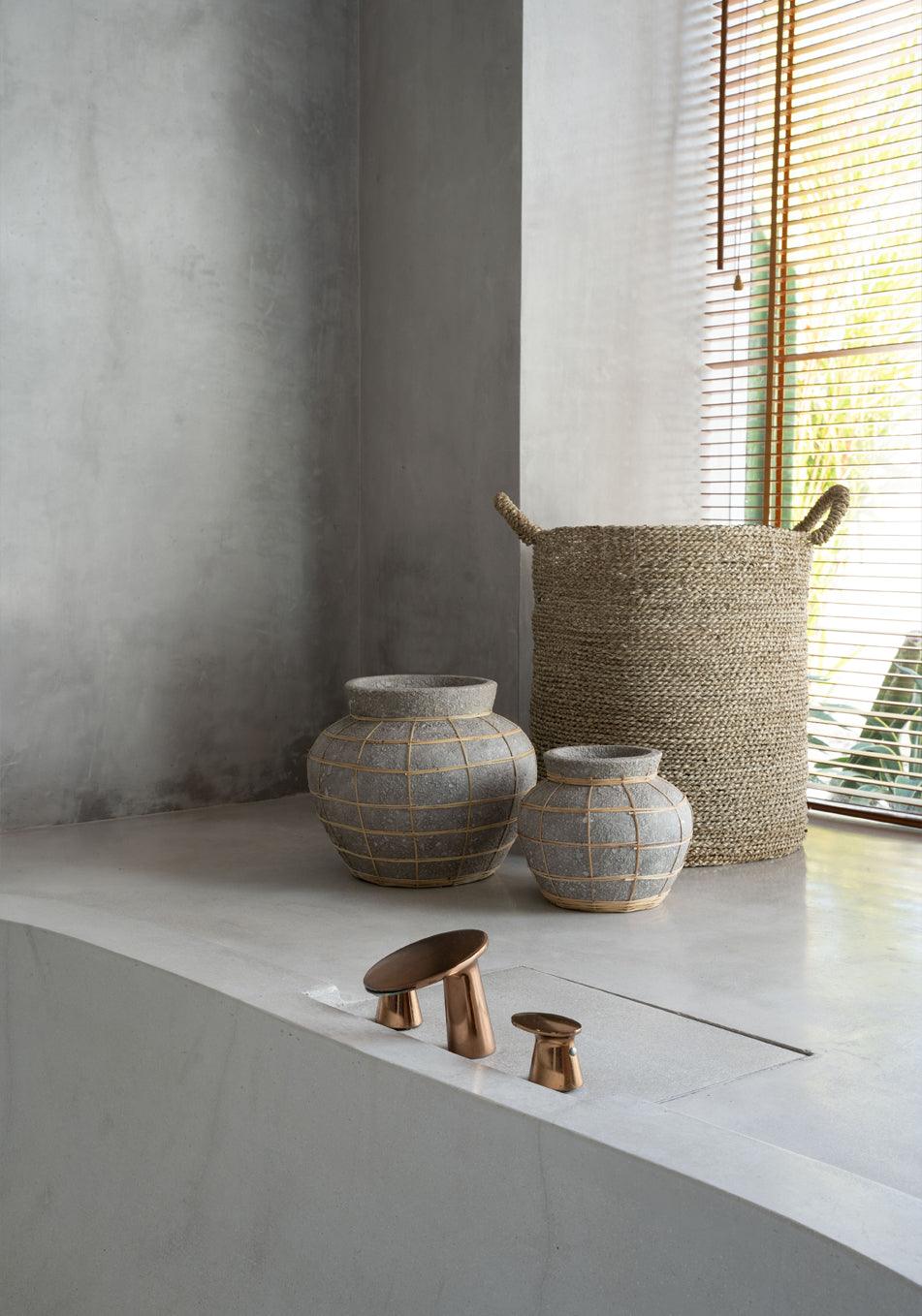 livinglovely.nl - The Belly Vase Concrete Naturel Large - Vaas - Bazar Bizar - livinglovely.nl