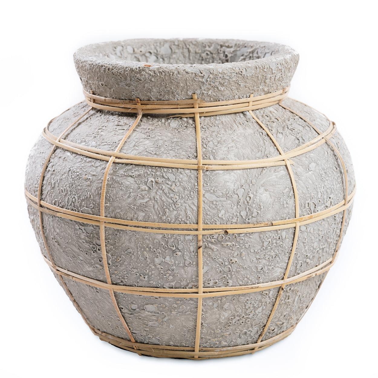 livinglovely.nl - The Belly Vase Concrete Naturel Medium - Vaas - Bazar Bizar - livinglovely.nl