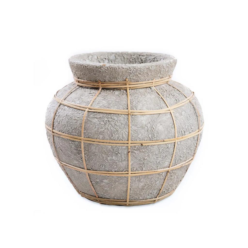 livinglovely.nl - The Belly Vase Concrete Naturel Medium - Vaas - Bazar Bizar - livinglovely.nl