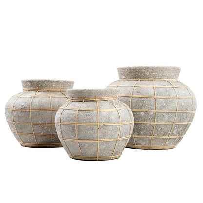 livinglovely.nl - The Belly Vase Concrete Naturel Small - Vaas - Bazar Bizar - livinglovely.nl