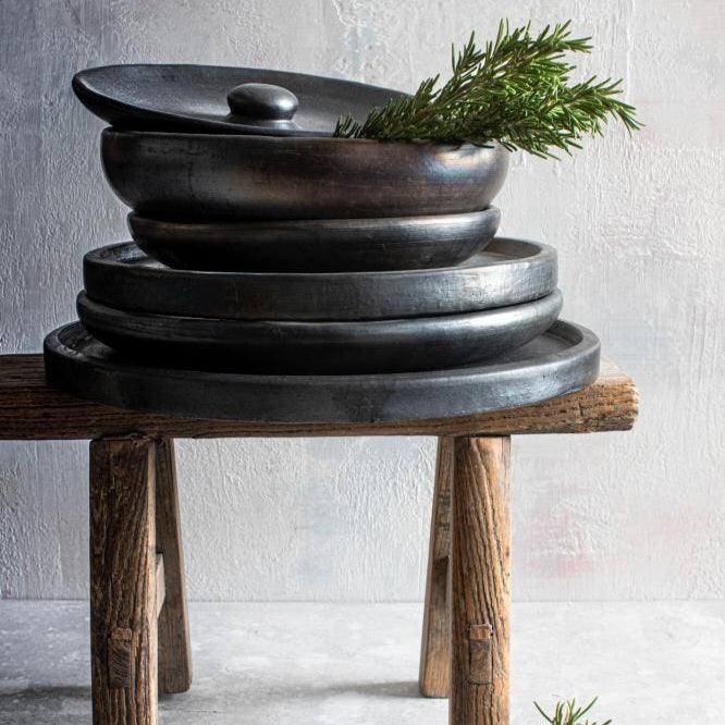 livinglovely.nl - The Burned Deep Plate Black - Diep bord - Bazar Bizar - livinglovely.nl