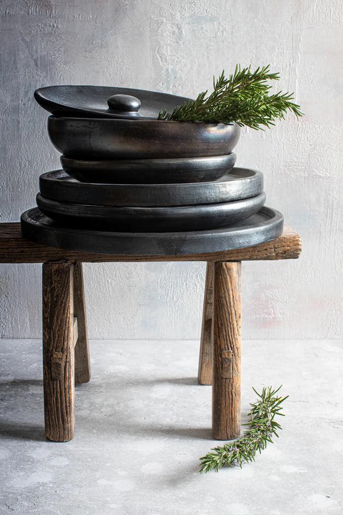 livinglovely.nl - The Burned Deep Plate Black - Diep bord - Bazar Bizar - livinglovely.nl