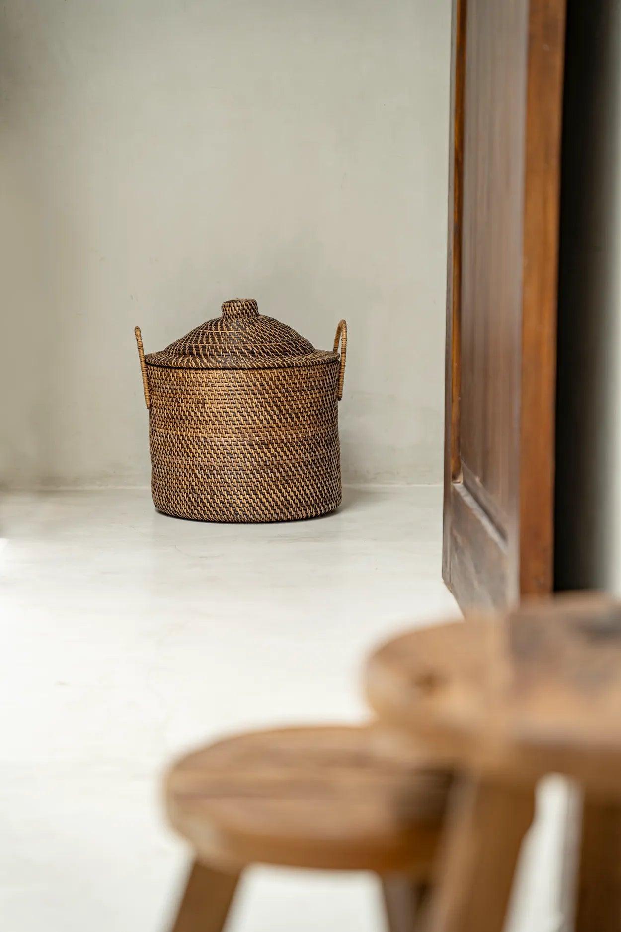 livinglovely.nl - The Colonial Handles Basket - Natural Brown - Mand - Bazar Bizar - livinglovely.nl