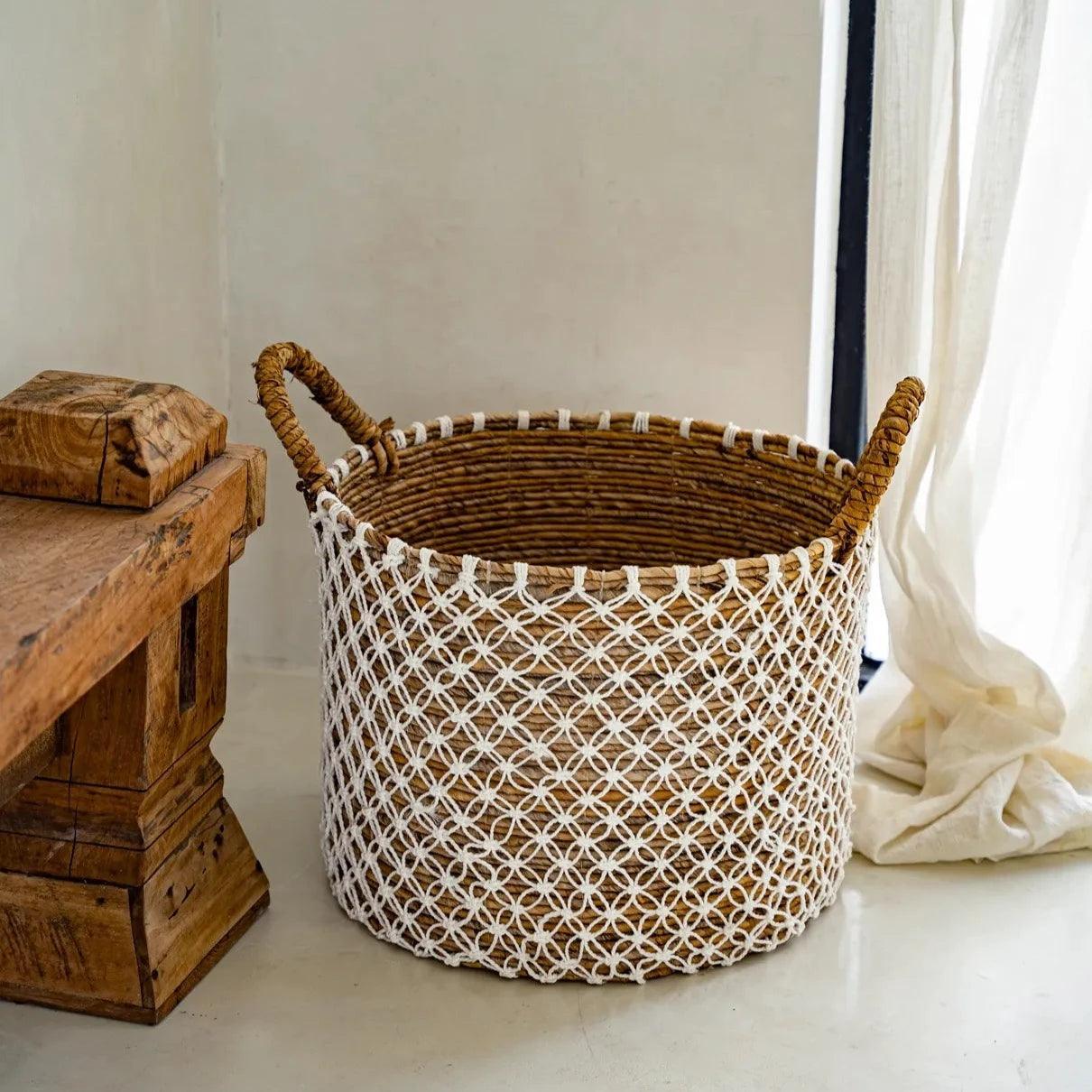 livinglovely.nl - The Crossed Stitched Macrame Basket - Large - Mand - Bazar Bizar - livinglovely.nl