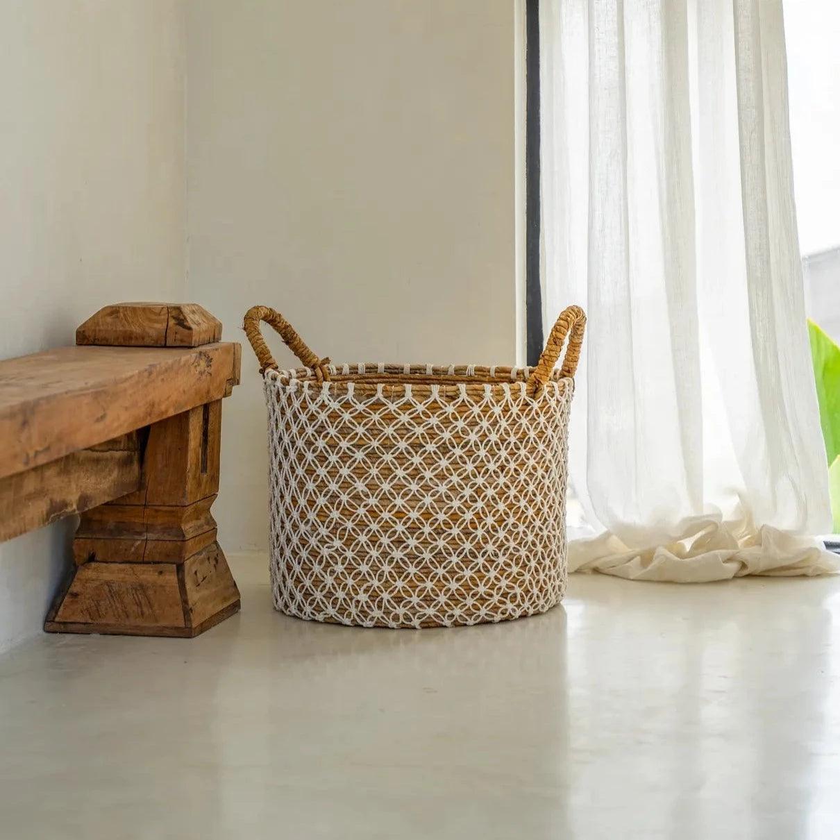 livinglovely.nl - The Crossed Stitched Macrame Basket - Smalll - Mand - Bazar Bizar - livinglovely.nl