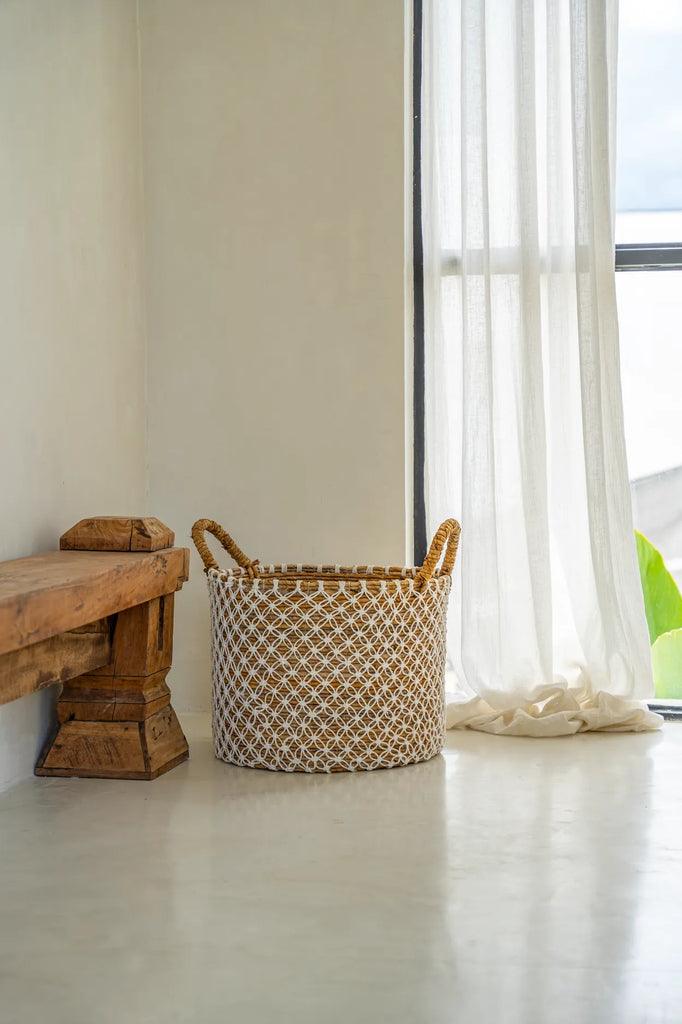 livinglovely.nl - The Crossed Stitched Macrame Basket - Smalll - Mand - Bazar Bizar - livinglovely.nl