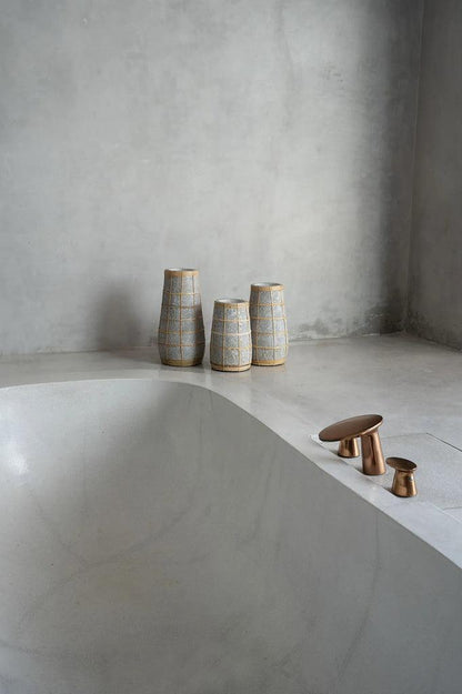 livinglovely.nl - The Cutie Vase Concrete Large - Vaas - Bazar Bizar - livinglovely.nl