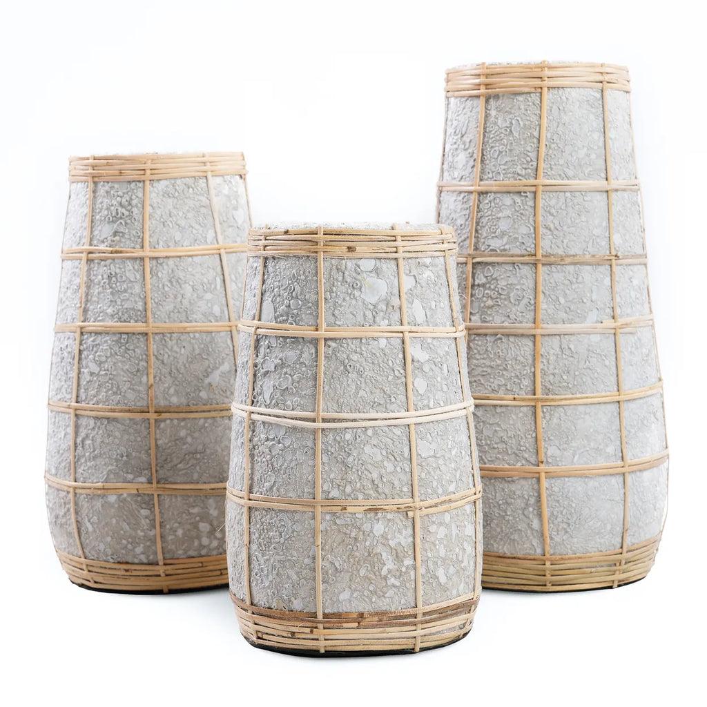 livinglovely.nl - The Cutie Vase Concrete Large - Vaas - Bazar Bizar - livinglovely.nl