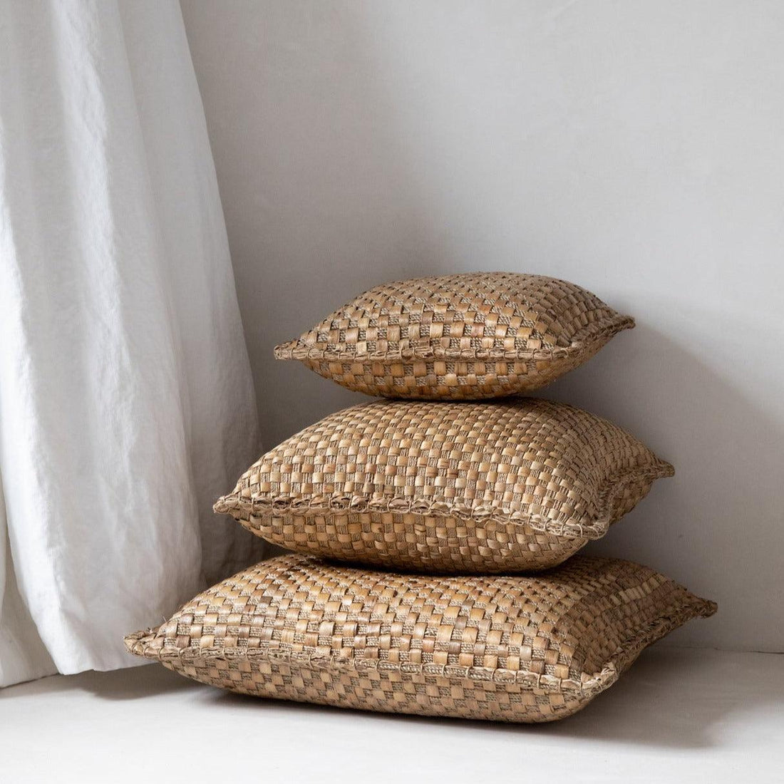 livinglovely.nl - The Hyacinth Cushion - 40x40 - Kussen - Bazar Bizar - livinglovely.nl