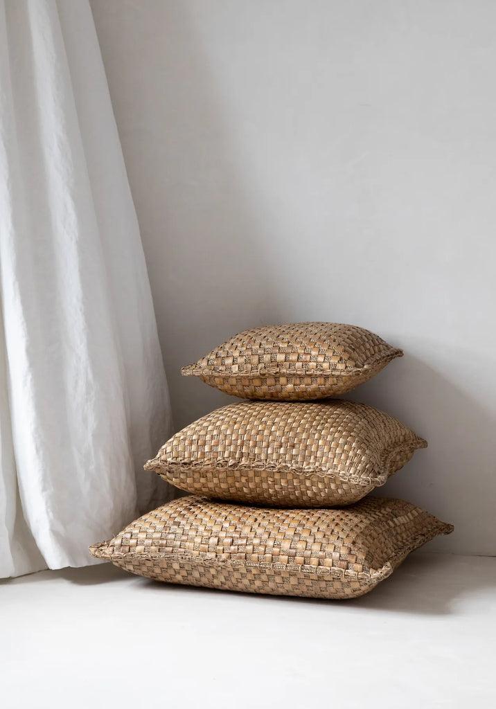 livinglovely.nl - The Hyacinth Cushion - 40x40 - Kussen - Bazar Bizar - livinglovely.nl