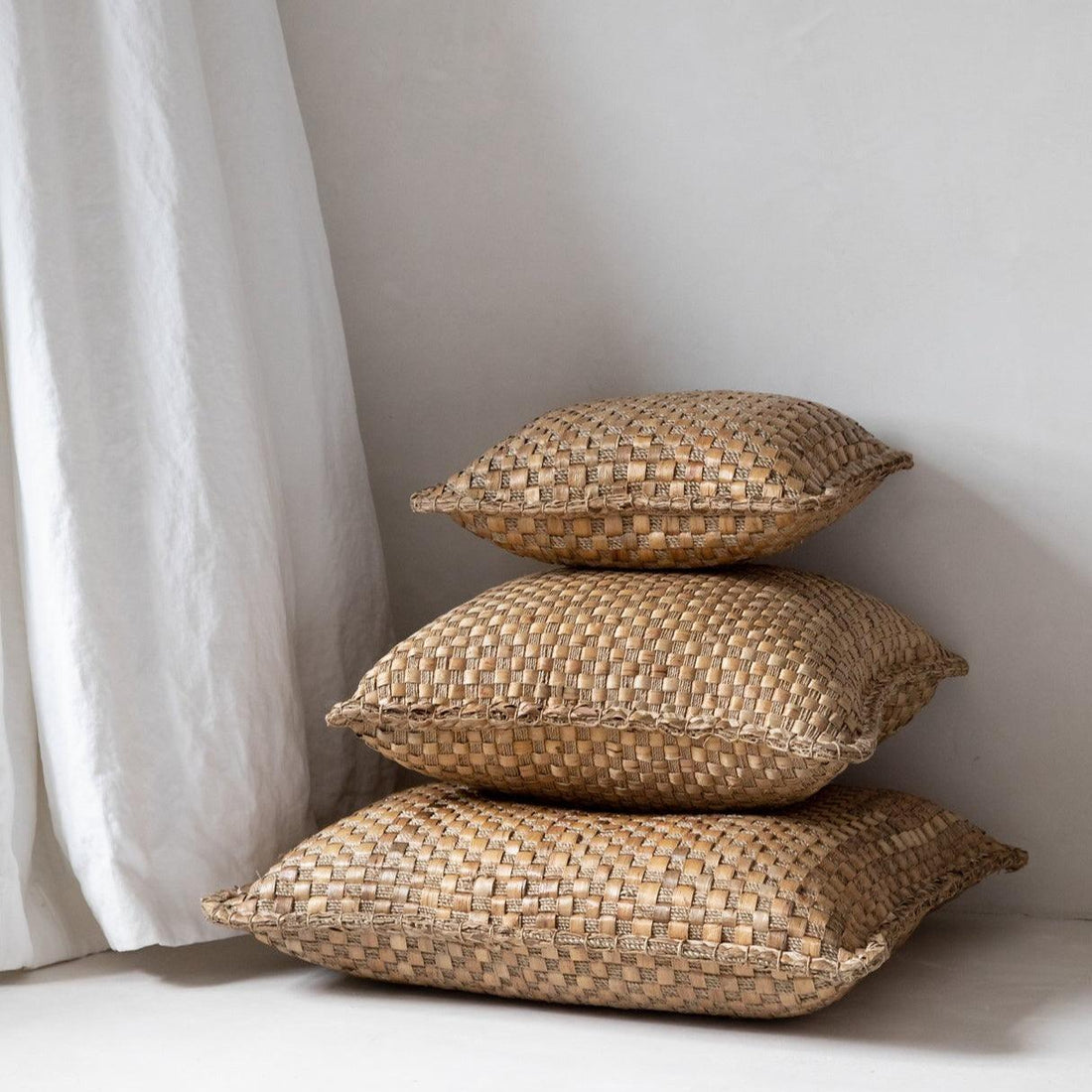 livinglovely.nl - The Hyacinth Cushion - 50x50 - Kussen - Bazar Bizar - livinglovely.nl