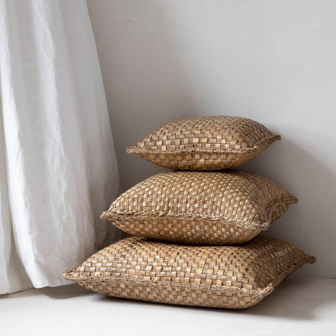 livinglovely.nl - The Hyacinth Cushion - 60x60 - Kussen - Bazar Bizar - livinglovely.nl