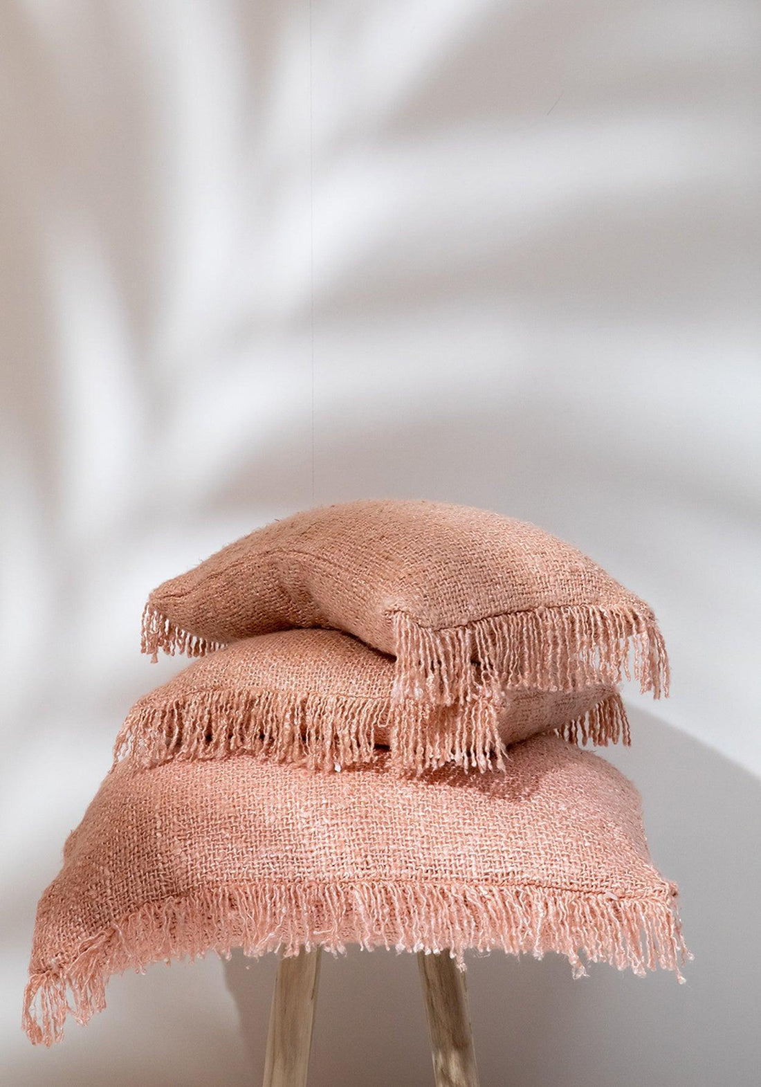 livinglovely.nl - The Oh My Gee Cushion Cover - Salmon Pink - 40x40 - Kussenhoes - Bazar Bizar - livinglovely.nl