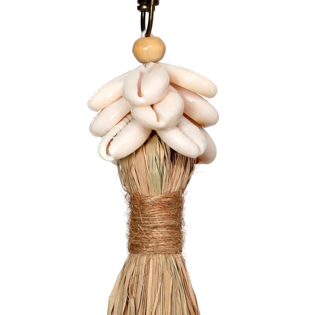 livinglovely.nl - The Raffia Cowrie Shell Sleutelhanger - Sleutelhanger - Bazar Bizar - livinglovely.nl