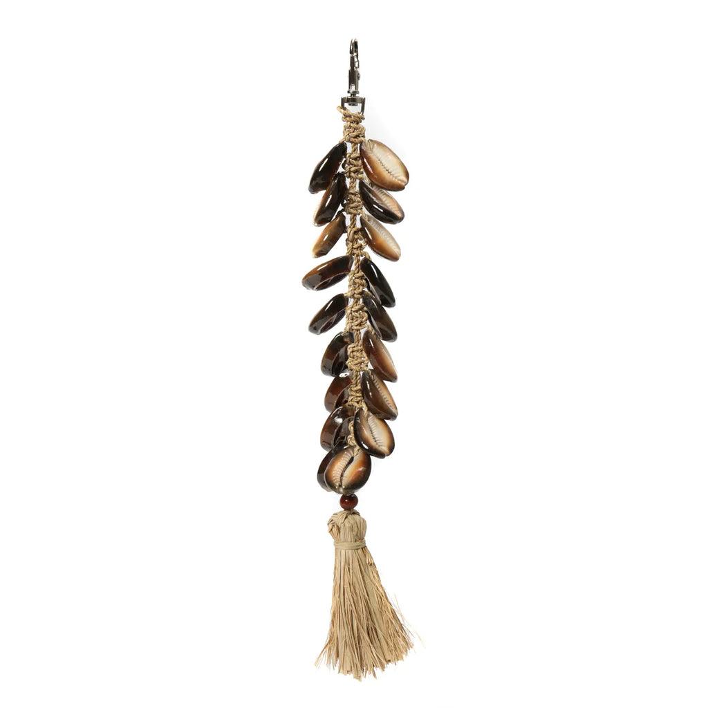 livinglovely.nl - The Raffia Fishbone Sleutelhanger - Naturel Zwart - Sleutelhanger - Bazar Bizar - livinglovely.nl