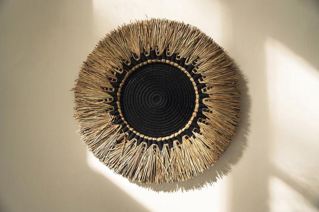 livinglovely.nl - The Raffia Macramé Wall Deco - Black Natural - Wanddecoratie - Bazar Bizar - livinglovely.nl