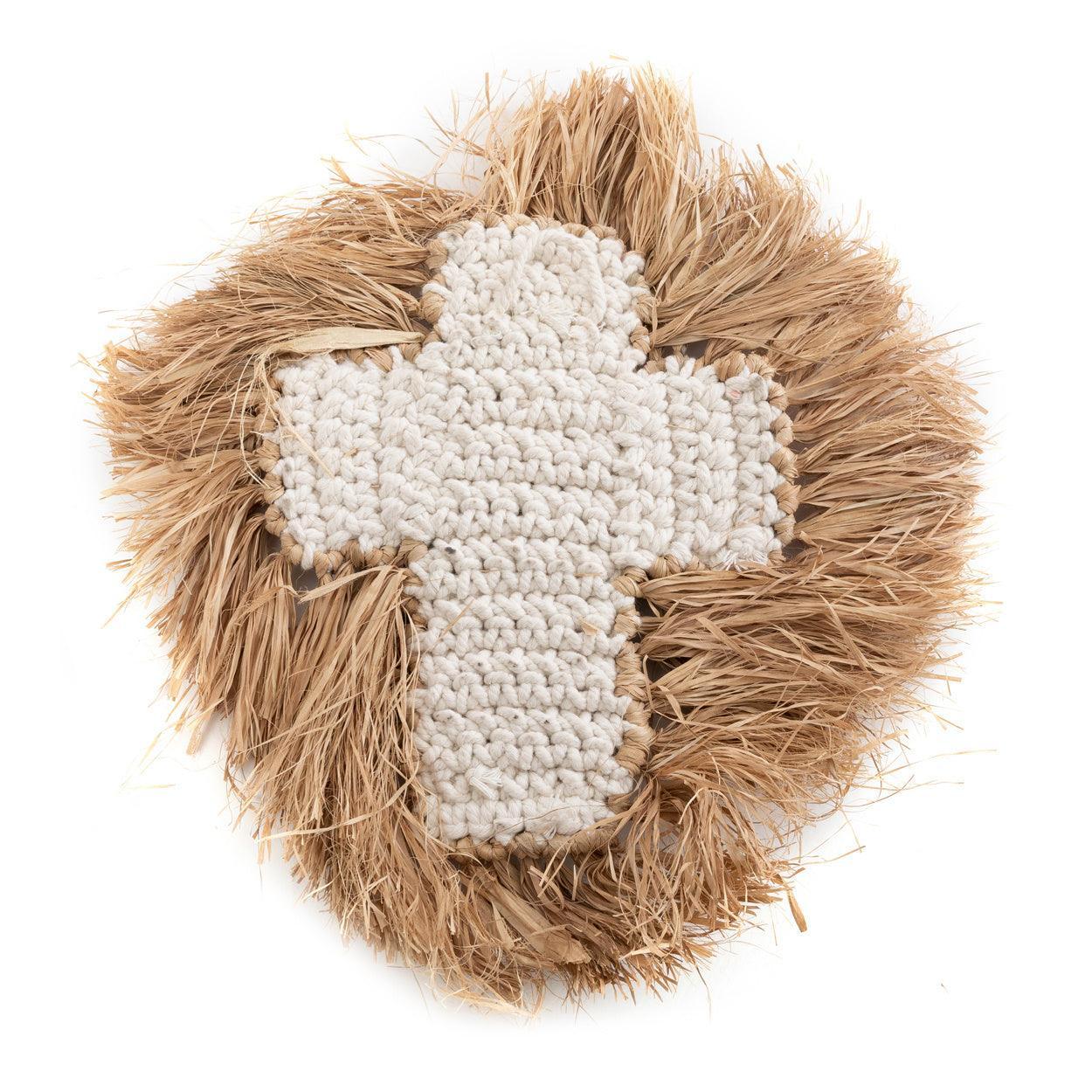 livinglovely.nl - The Raffia Shell Cross - Natural White - Large - Wanddecoratie - Bazar Bizar - livinglovely.nl