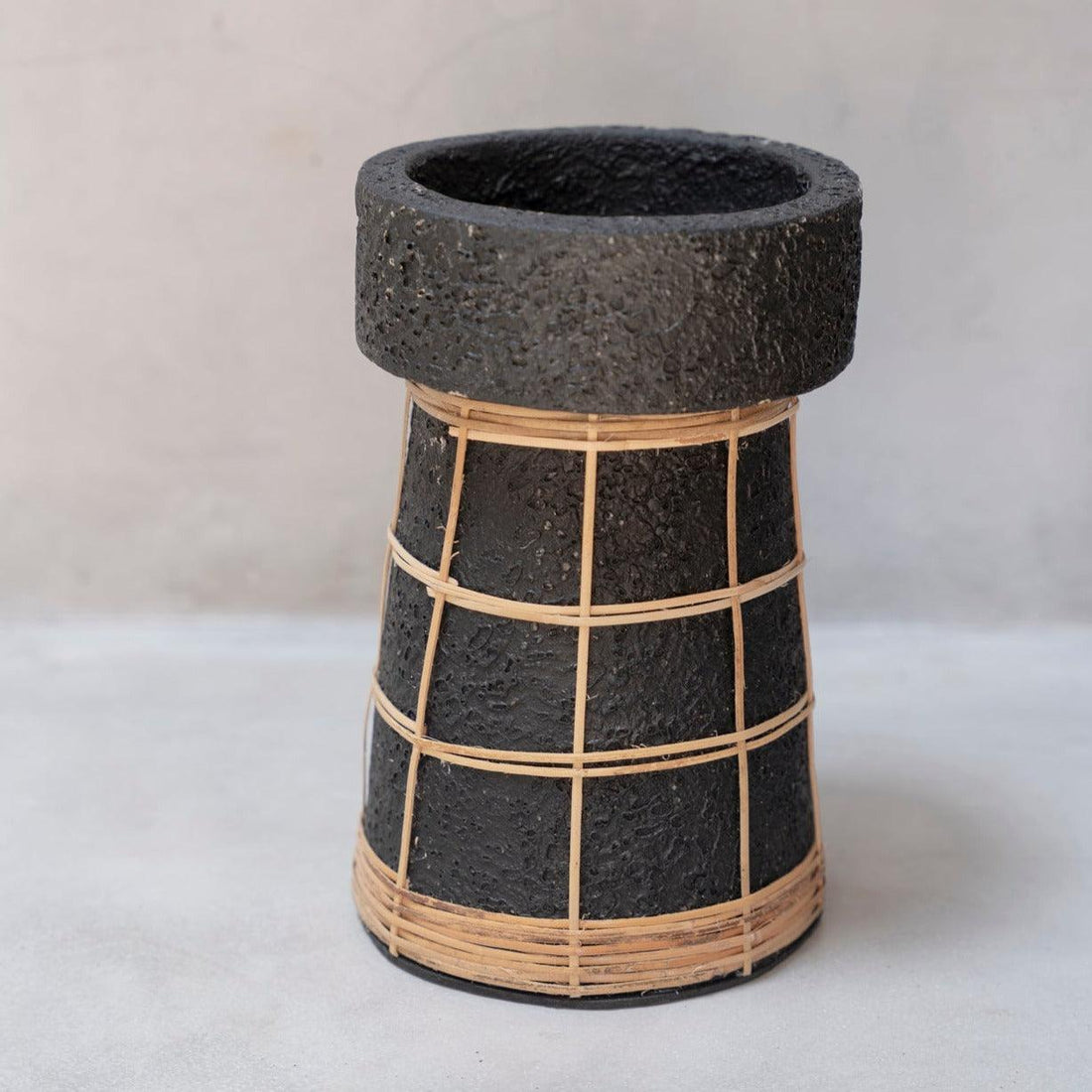 livinglovely.nl - The Serene Candle Holder Black Natural Large - Kandelaar - Bazar Bizar - livinglovely.nl