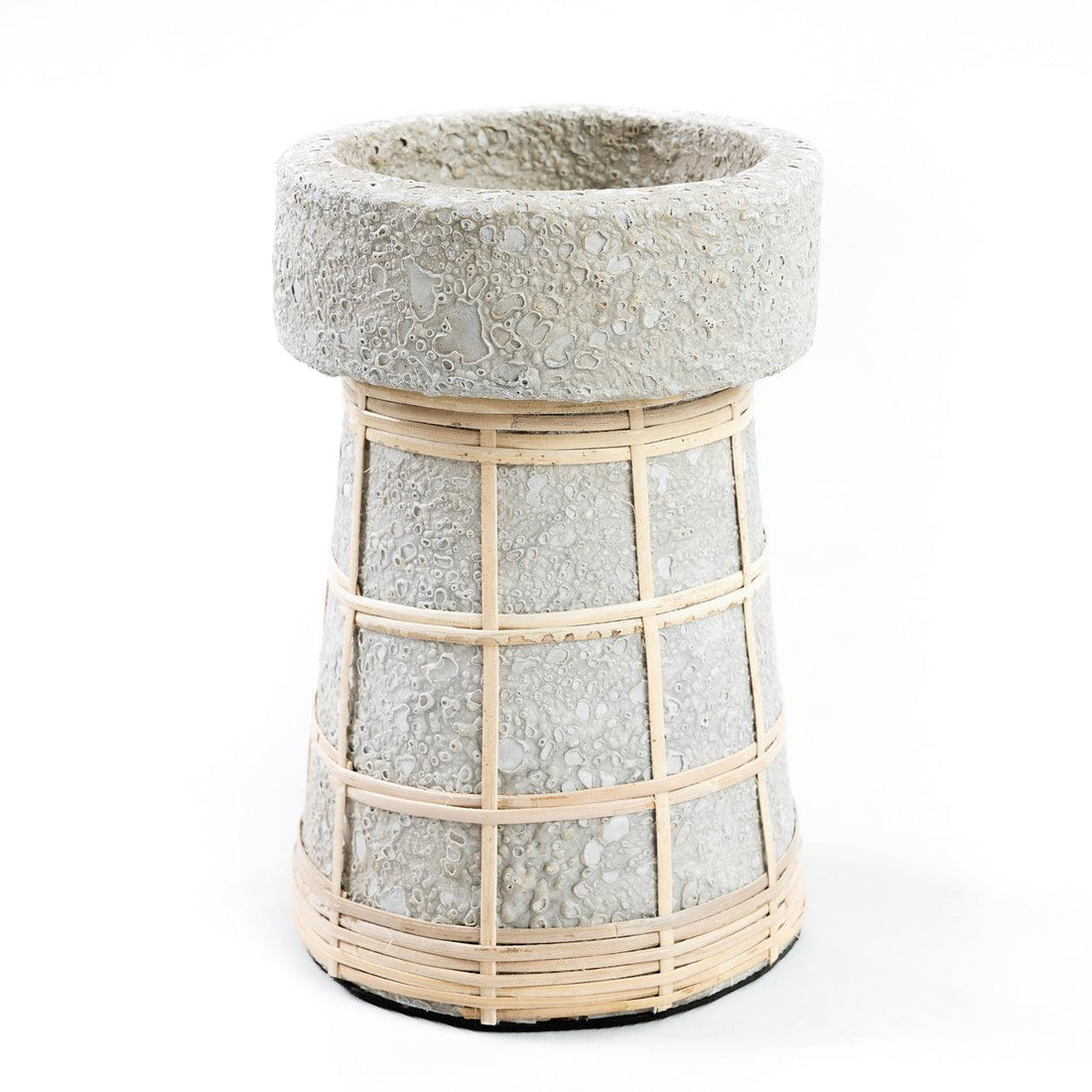 livinglovely.nl - The Serene Candle Holder Concrete Natural Large - Kandelaar - Bazar Bizar - livinglovely.nl