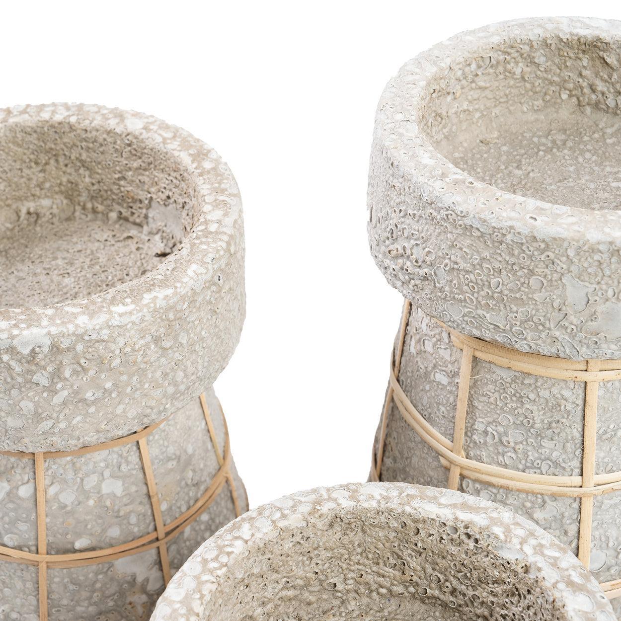 livinglovely.nl - The Serene Candle Holder Concrete Natural Large - Kandelaar - Bazar Bizar - livinglovely.nl