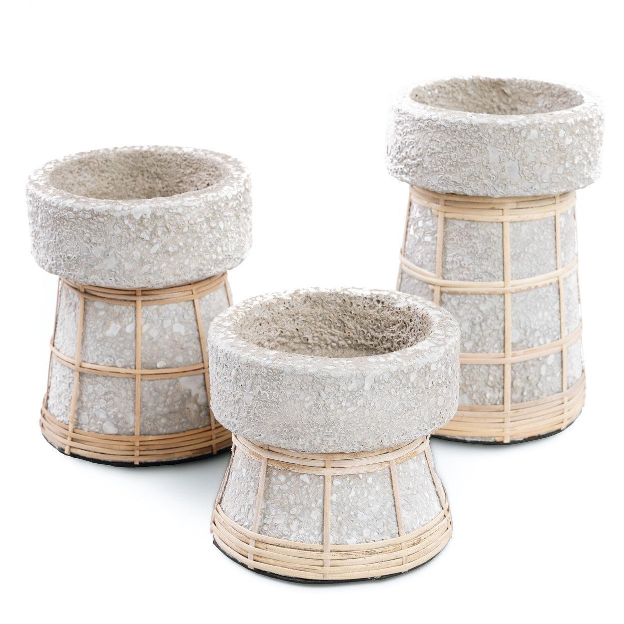 livinglovely.nl - The Serene Candle Holder Concrete Natural Large - Kandelaar - Bazar Bizar - livinglovely.nl