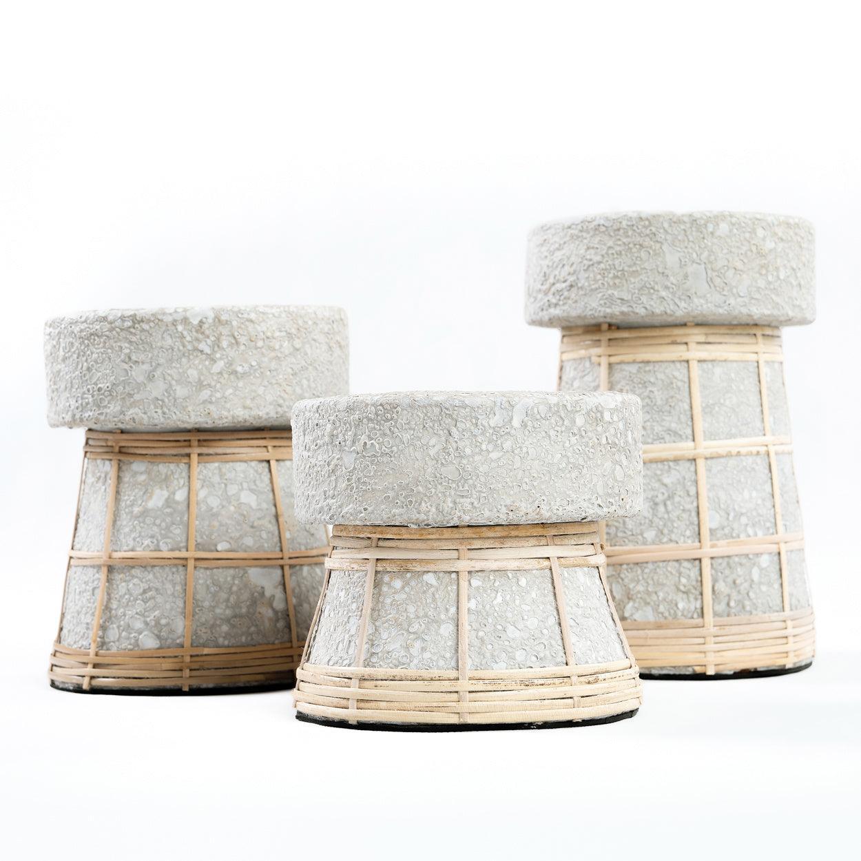 livinglovely.nl - The Serene Candle Holder Concrete Natural Large - Kandelaar - Bazar Bizar - livinglovely.nl