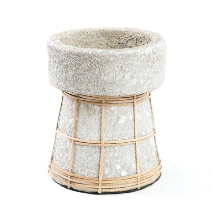 livinglovely.nl - The Serene Candle Holder Concrete Natural Medium - Kandelaar - Bazar Bizar - livinglovely.nl