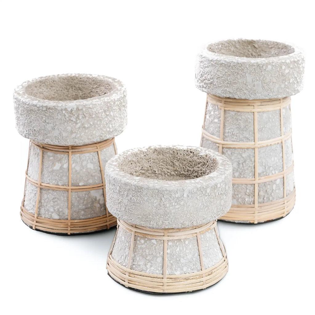 livinglovely.nl - The Serene Candle Holder Concrete Natural Medium - Kandelaar - Bazar Bizar - livinglovely.nl