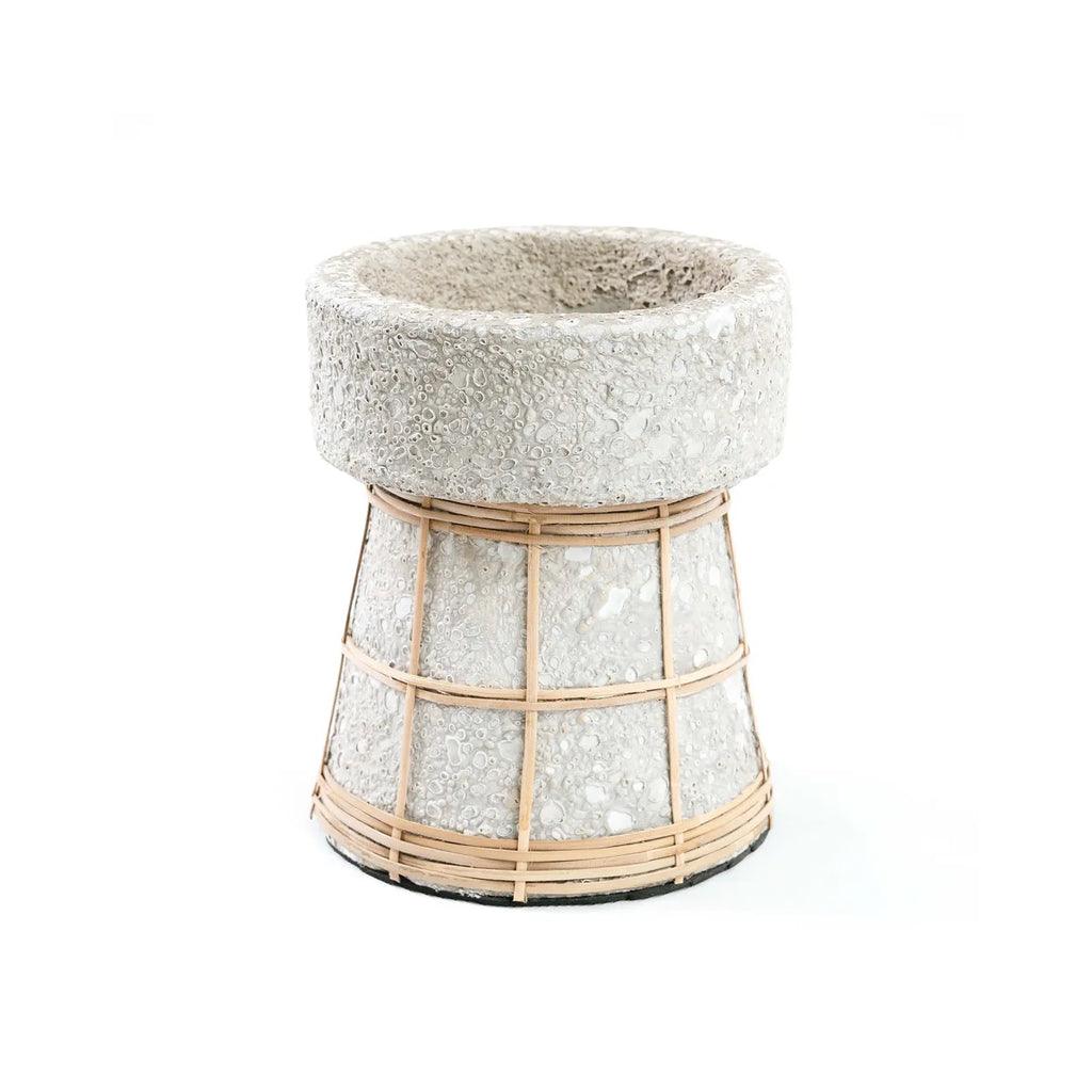 livinglovely.nl - The Serene Candle Holder Concrete Natural Medium - Kandelaar - Bazar Bizar - livinglovely.nl