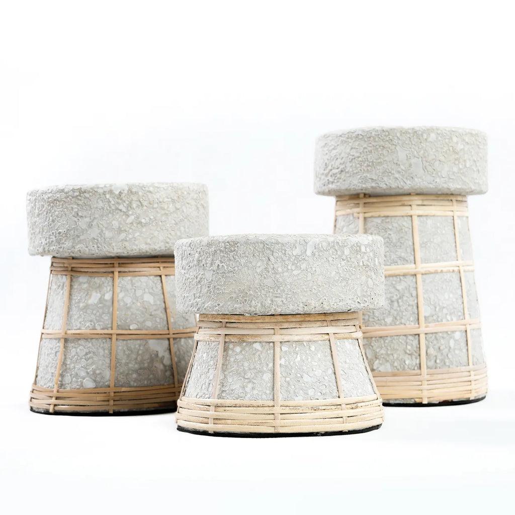 livinglovely.nl - The Serene Candle Holder Concrete Naturel Small - Kandelaar - Bazar Bizar - livinglovely.nl