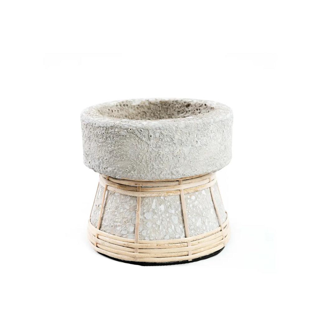 livinglovely.nl - The Serene Candle Holder Concrete Naturel Small - Kandelaar - Bazar Bizar - livinglovely.nl