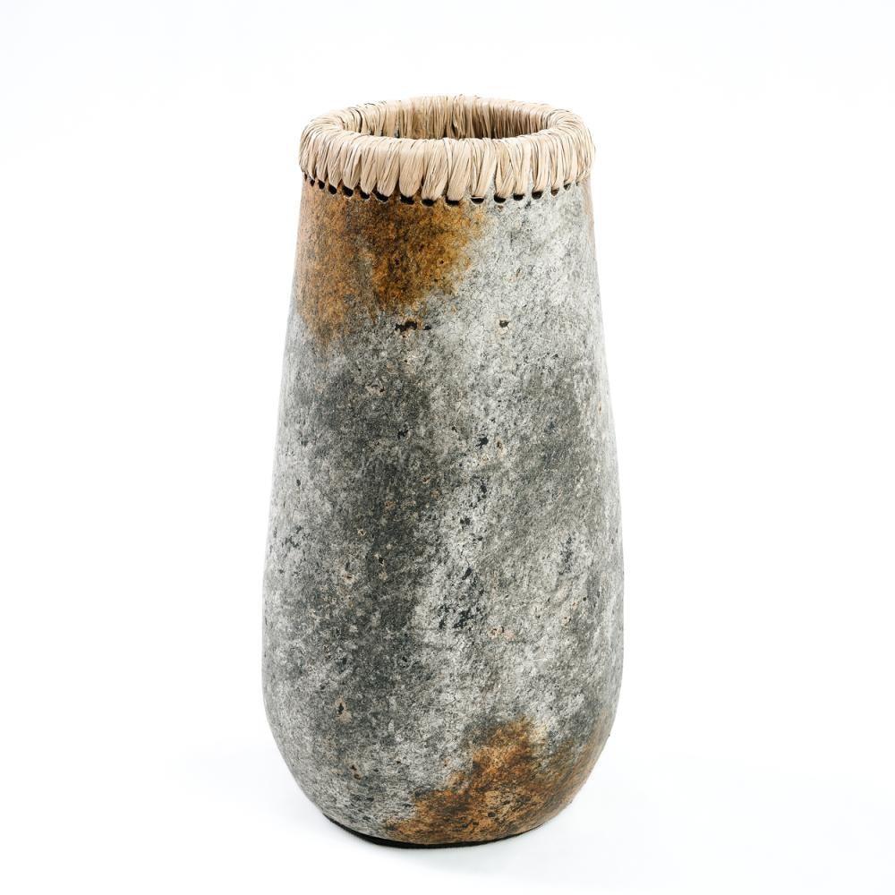 livinglovely.nl - The Sneaky Vase - Antique Grey - L - Vaas - Bazar Bizar - livinglovely.nl