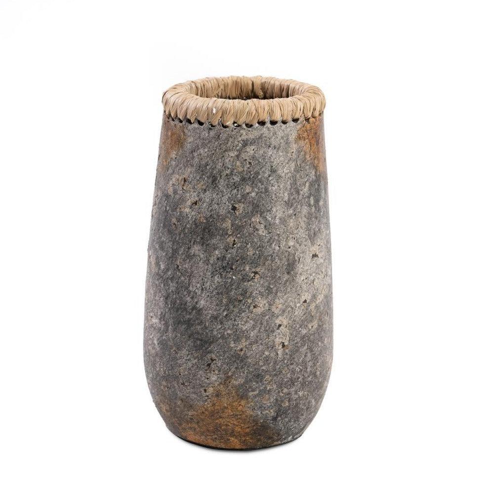 livinglovely.nl - The Sneaky Vase - Antique Grey - M - Vaas - Bazar Bizar - livinglovely.nl