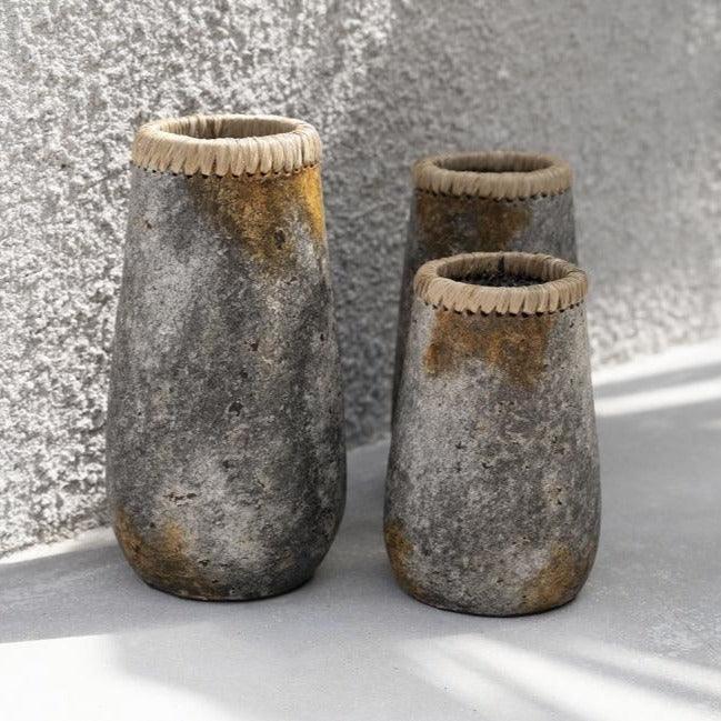 livinglovely.nl - The Sneaky Vase - Antique Grey - M - Vaas - Bazar Bizar - livinglovely.nl