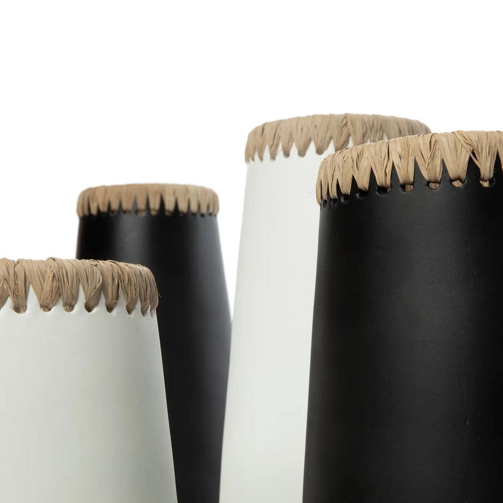 livinglovely.nl - The Sneaky Vase Black Medium - Vaas - Bazar Bizar - livinglovely.nl