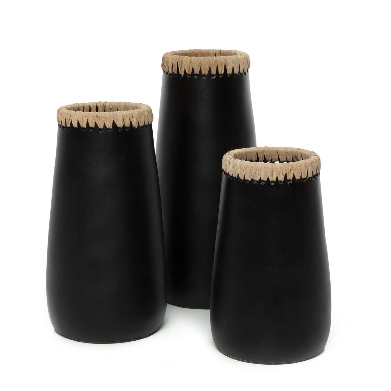 livinglovely.nl - The Sneaky Vase Black Small - Vaas - Bazar Bizar - livinglovely.nl