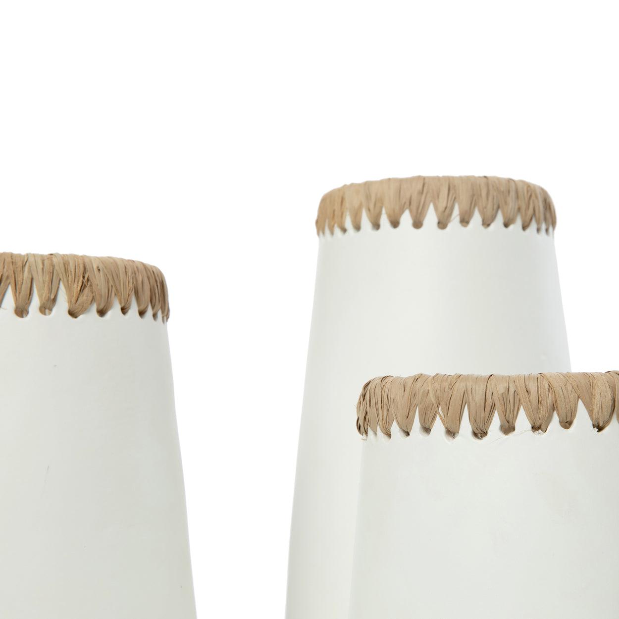 livinglovely.nl - The Sneaky Vase White Small - Vaas - Bazar Bizar - livinglovely.nl